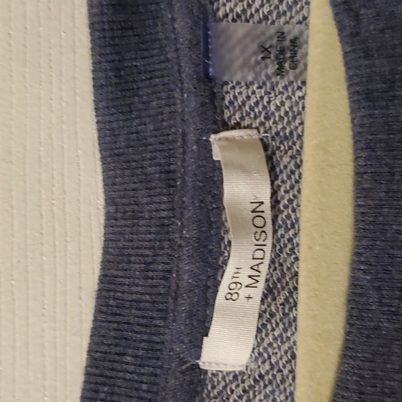 89th and Madison crew neck 1X hummingbird sweatshirt - Picture 4 of 4